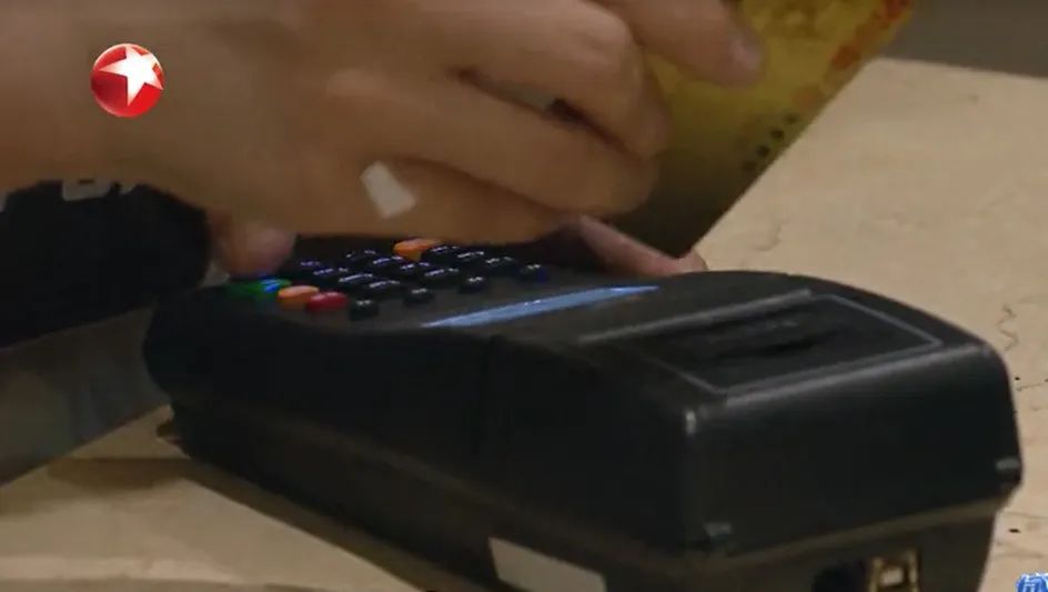 信用卡套现获利200万被电视台曝光_办理银行刷卡机专员(图1) 信用卡套现获利200万被电视台曝光_办理银行刷卡机专员(图1)