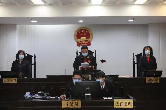 拉卡拉pos机个人办理_获刑十六年！北京首例“自洗钱”案宣判