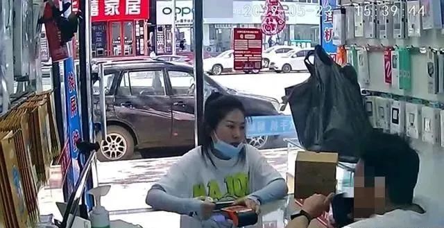 免费的才是最贵的！业务员称POS机免费送，用户刷了499元却不到账……
